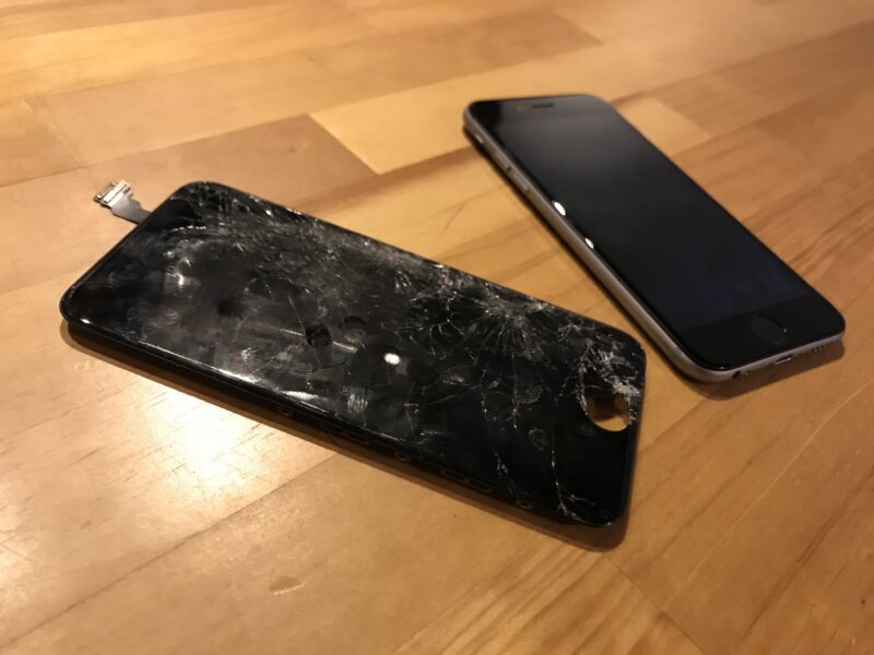Crack-iPhone-repair-fukuoka-ilive-hakata