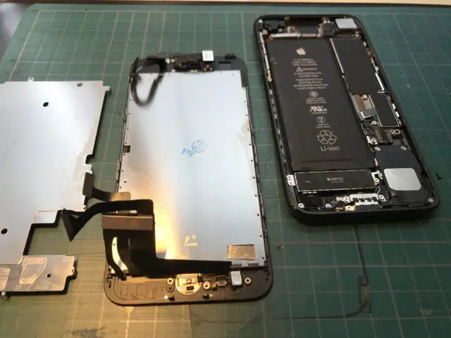 Urgent-iPhone-repair-fukuoka-ilive-hakata