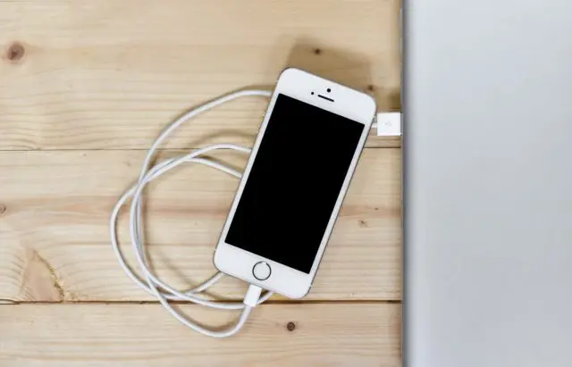 Charging-long-iPhone-repair-fukuoka-ilive-hakata