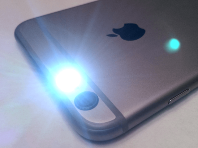 180422-LED-iPhone-repair-ilive-hakata