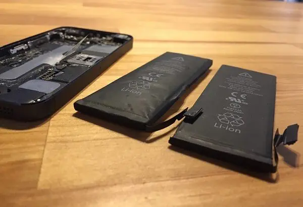 起動不可の iPhone！バッテリー交換修理
