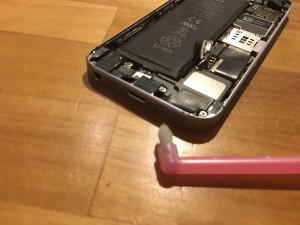 iPhoneの音が小さい？iPhoneスピーカーが壊れる原因とは？