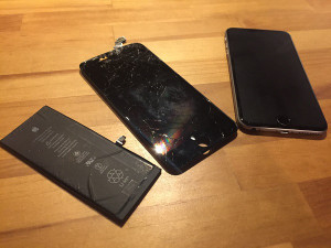 iPhone液晶画面ガラス交換修理のついでにバッテリー交換！