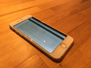 iPhoneの画面ガラス割れ！液晶破損でも修理可能？