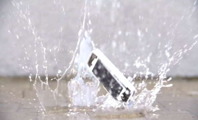 お使いのiPhoneが水濡れ浸水により起動不可！データの復旧は可能？