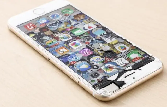 iPhoneの画面ガラスが破損！液晶表示も出来なくなってしまったiPhone